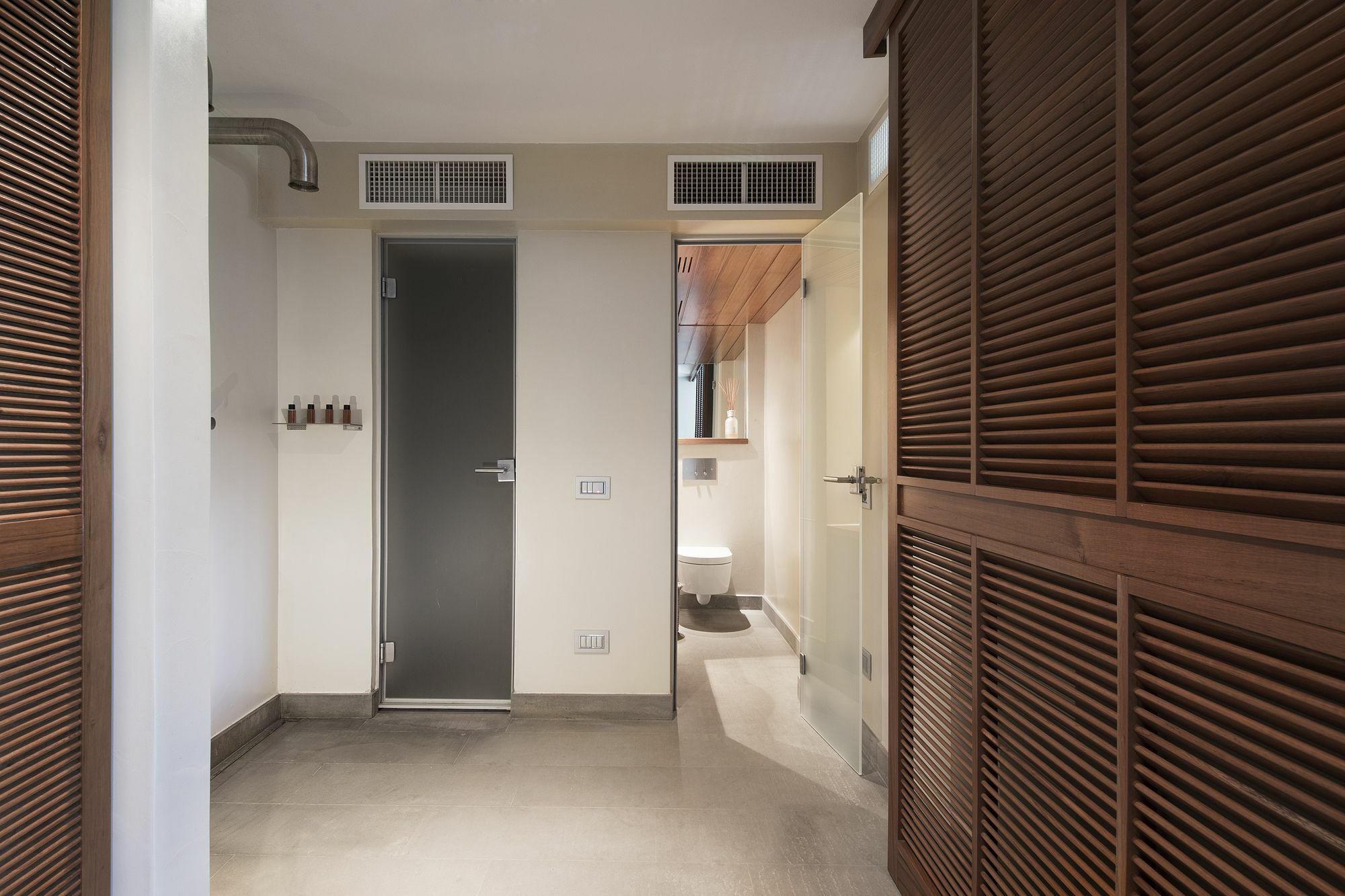 Suite & Pool-Como House-160 Mt-Private Indoor Swimming Pool, Heated All Year-Private Covered Parking-Private Garden And Terrace-Fully Equipped Kitchen Εξωτερικό φωτογραφία